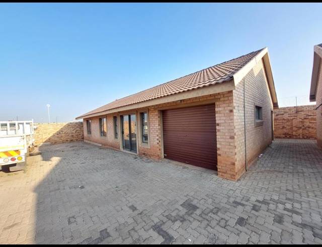 3 BEDROOM COMPLEX FOR SALE IN LOTUS GARDENS